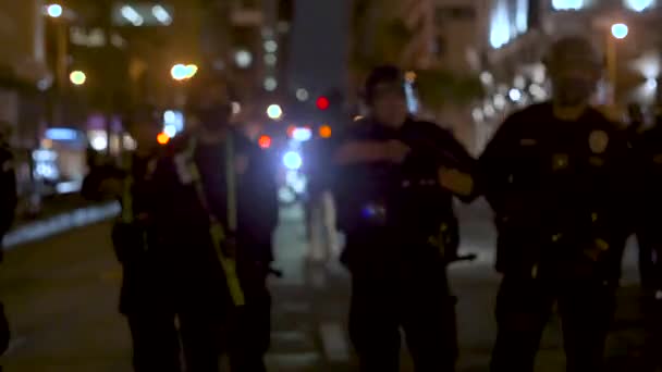 Polícia Choque Dispara Balas Borracha Contra Uma Multidão Manifestantes Blm — Vídeo de Stock