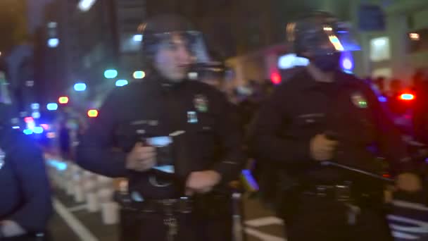 Line Riot Police Stands Front Group Blm Protesters Streets Downtown — Stock Video
