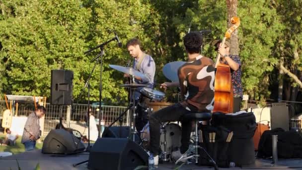 Jazzband Som Spelar Konsert Utomhus Musikfestival Långsam Rörelse Skott — Stockvideo