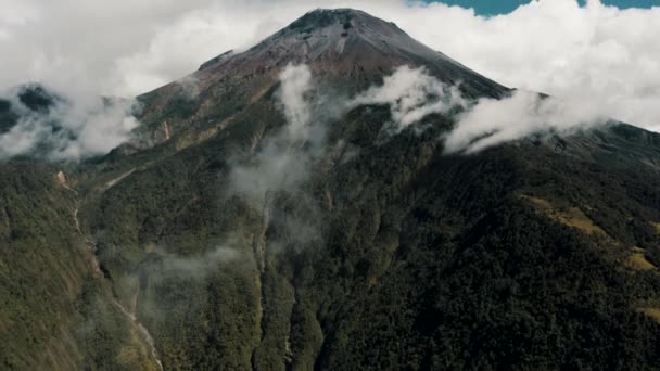 Felhők Körül Aktív Tungurahua Vulkán Cordillera Oriental Ecuador Széles Légi — Stock videók