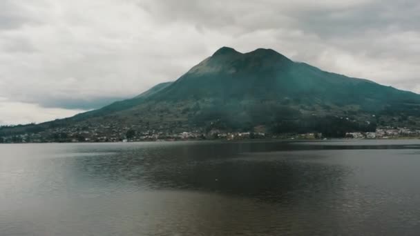 Imposant Volcan Imbabura Avec Lagune San Pablo Premier Plan Otavalo — Video