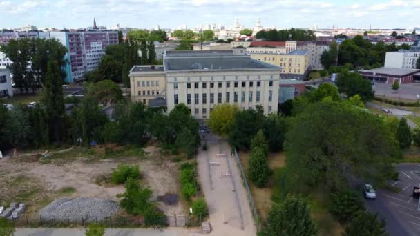 Tyhjä Polku Jonoon Upea Ilmakuva Panoraama Kaareva Lennokki Kuvamateriaalia Klubilla — kuvapankkivideo