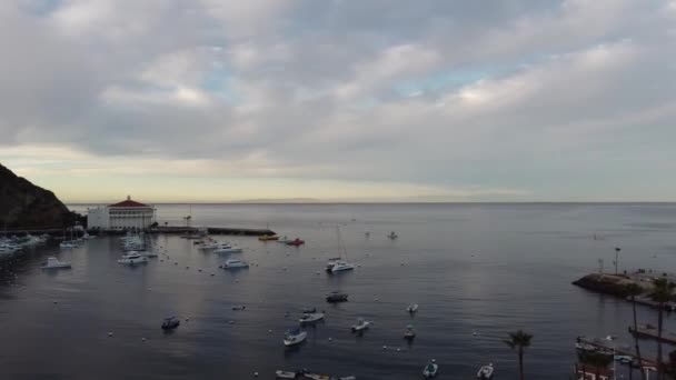 潘的左边是一个180度的阿瓦隆港口 内有赌场 建筑物 阿瓦隆港口 加泰罗尼亚岛 — 图库视频影像