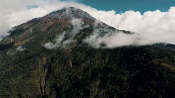 Cloudy Weather Surround Peak Tungurahua Volcano Baos Agua Santa Ecuador — стокове відео