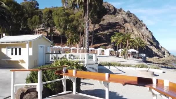 Drone Flies Awning Revealing Beach Pan Ocean Descando Beach Catalina — Stock Video