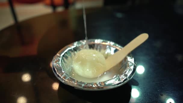 Primer Plano Del Famoso Desierto India Rasgulla Rosogulla Dulce Tazón — Vídeos de Stock