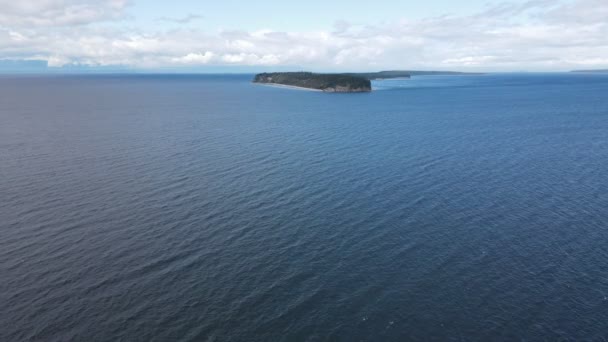 Aerial Wide Shot Showing Savary Island Canada Sunny Day Clouds — Stock Video