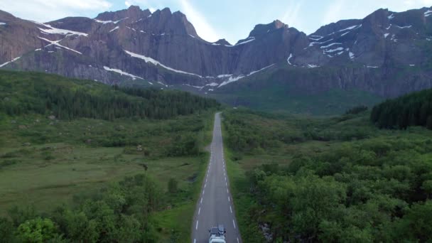 Ascending Aerial Shot Camper Van Driving Empty Scenic Road Nusfjord — Vídeo de Stock