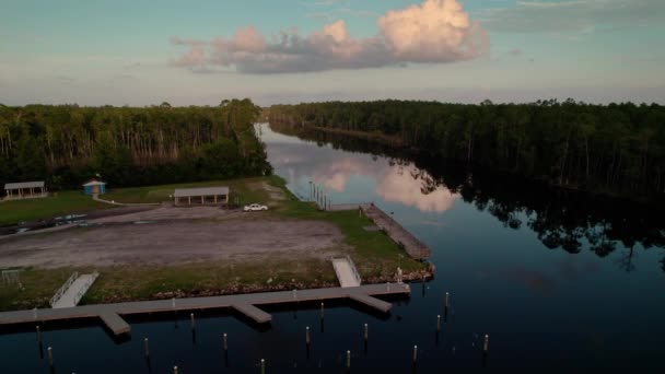 Floridai Intracoastal Vízi Mentén Lévő Hajórámpa Kikötőterület Feletti Légi Közlekedés — Stock videók