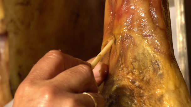 Pierna Jamón Ibérico Detallada Macro Rodaje Movimiento Donde Los Reflejos — Vídeo de stock