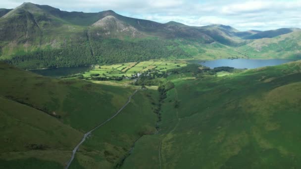 Vista Aérea Newlands Pass Para Buttermere Lake District Cumbria Reino — Vídeo de Stock
