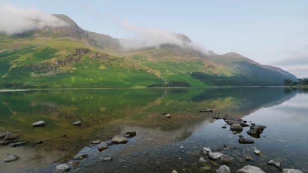 Panning Shot Still Waters Buttermere Lake District Kumbria Wielka Brytania — Wideo stockowe