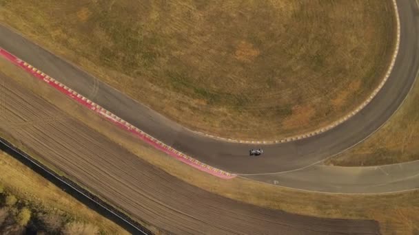 Top Overhead Circling View One Vintage Car Driving Race Track — Stock Video