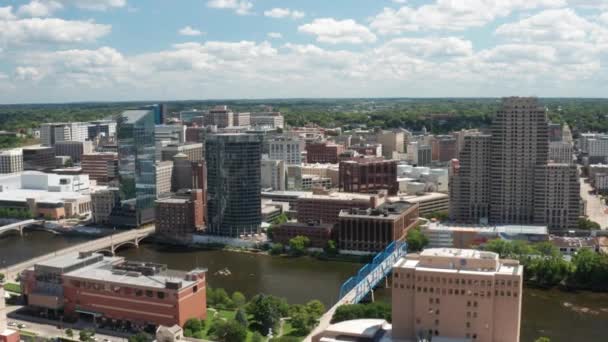 Grand Rapids Michigan Skyline Wide Shot Con Drone Video Movimento — Video Stock