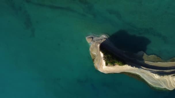 Aereo Top Roccia Legato Isolotto Formazione Nell Isola Corfù Grecia — Video Stock