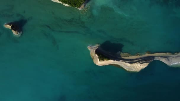 Drone Vliegen Boven Archipel Van Kleine Eilandjes Rotsformatie Griekenland Ionische — Stockvideo