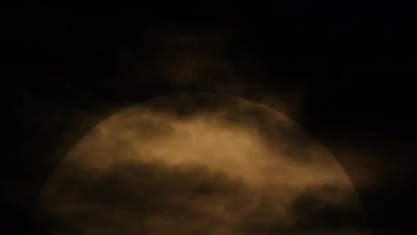 Czas Upływa Ogromny Żółty Super Księżyc Szybko Poruszającymi Się Chmurami — Wideo stockowe