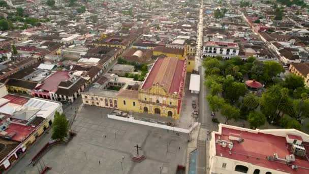 Drönarskott Roterande Över Torget Förmakskorset Klostret San Cristobal Las Casas — Stockvideo