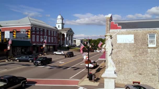 Impulso Aéreo Lento Pela Estátua Confederada Lebanon Virginia — Vídeo de Stock