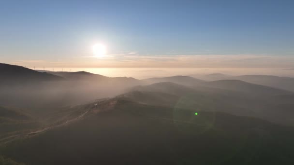 Zonsondergang Het Platteland Van Portugal Bos Bedekt Heuvels Lichte Mist — Stockvideo