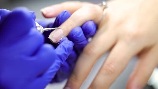 Manicure Gedaan Door Een Professionele Manicure Slow Motion — Stockvideo