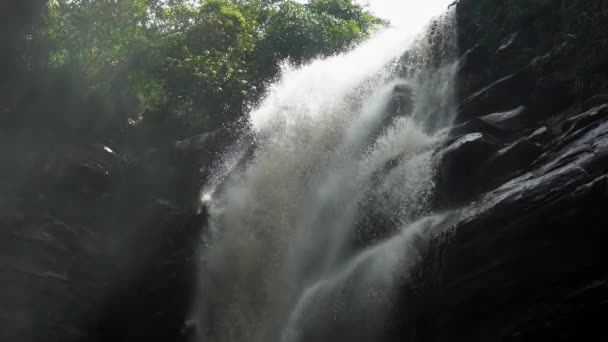 Impressionante 120 Fps Tiro Câmera Lenta Bela Cachoeira Mosquito Baixo — Vídeo de Stock