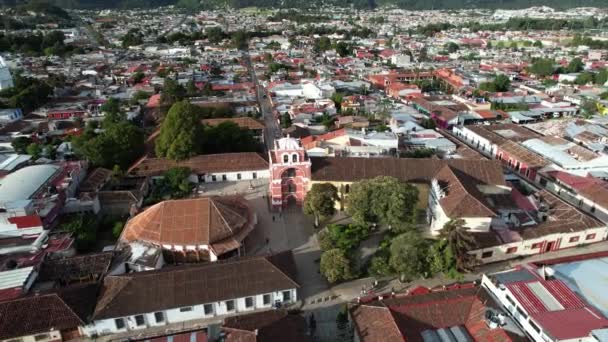 Orbitális Drónlövés Mutatja Mór Stílusú Város San Cristobal Las Casas — Stock videók