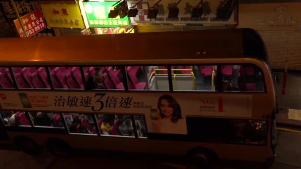 Hongkong Maj 2022 Medborgarna Går Ombord Dubbeldäckarbussen Efter Att Avslutat — Stockvideo