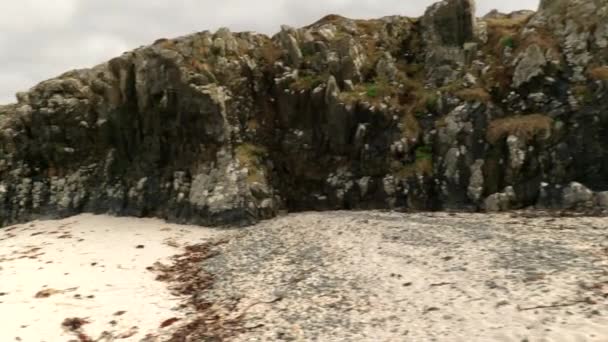 Avanzando Girando Lentamente Para Revelar Una Playa Arena Escocia Cubierta — Vídeos de Stock