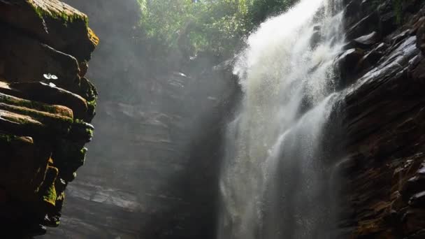 Impressionante 120 Fps Tiro Câmera Lenta Bela Cachoeira Mosquito Baixo — Vídeo de Stock