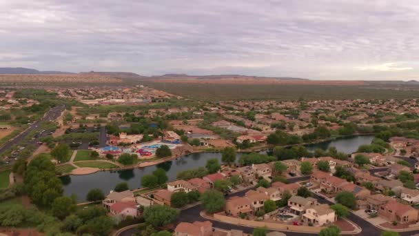 Lago Sahuarita Arizona Cerca Los Suburbios Residenciales Tucson Concepto Urbanización — Vídeos de Stock