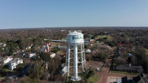 Bred Panorering Antenn Skott Natchez Watertower — Stockvideo