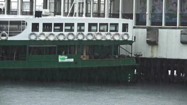 Eine Stationäre Zeitlupe Nahaufnahme Eines Angedockten Star Ferry Passagierschiffes Bei — Stockvideo