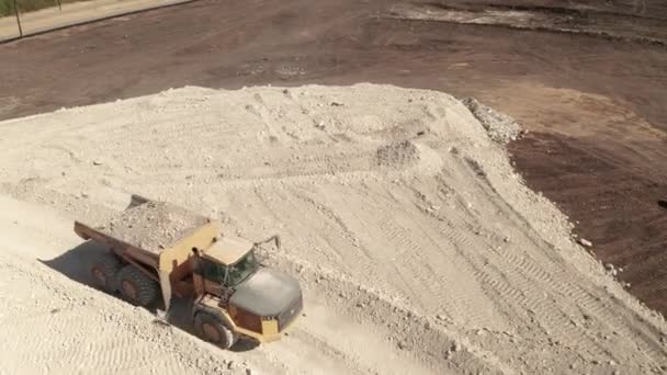 Bird Eye View Dump Truck Full Dirt Rocks Dirt Trail — Stock Video