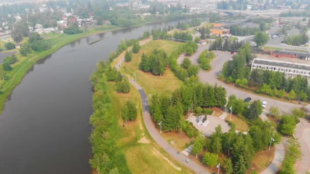 Drone Video Lend Lease Monumento Griffin Park Centro Fairbanks Alasca — Vídeo de Stock