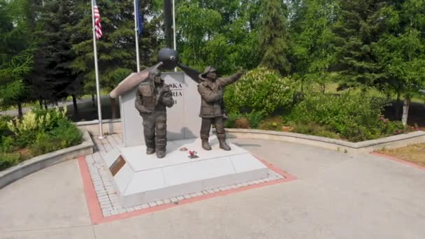 Drone Video Půjčovny Monument Griffin Park Centru Fairbanks Aljaška Během — Stock video