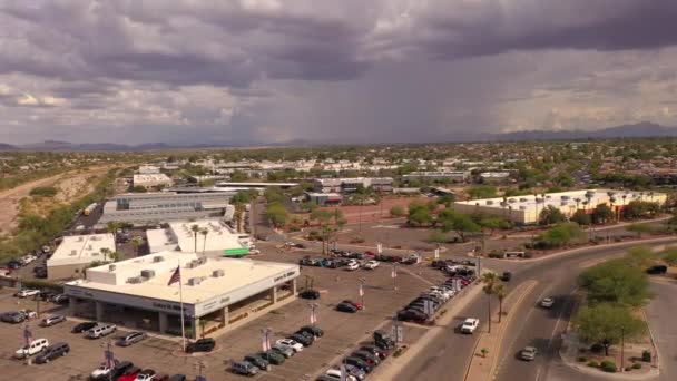 Larry Miller Αντιπροσωπεία Αυτοκινήτων Στην Tucson Τροχιά Επανδρωμένου Αεροσκάφους — Αρχείο Βίντεο