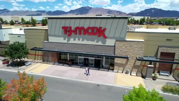 Maxx Luftdrohne Ansicht Der Beliebten Amerikanischen Discount Kaufhaus Einzelhandelskette Standort — Stockvideo