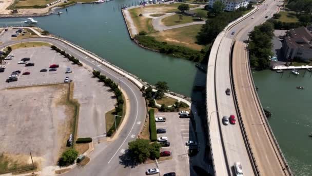 Luchtfoto Van Virginia Beach Virginia Auto Passeren Een Brug Weg — Stockvideo