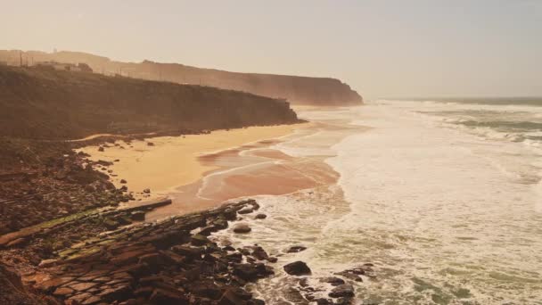 Luchtdrone View Praia Grande Sandy Beach Cliffs Toont Het Kustlandschap — Stockvideo
