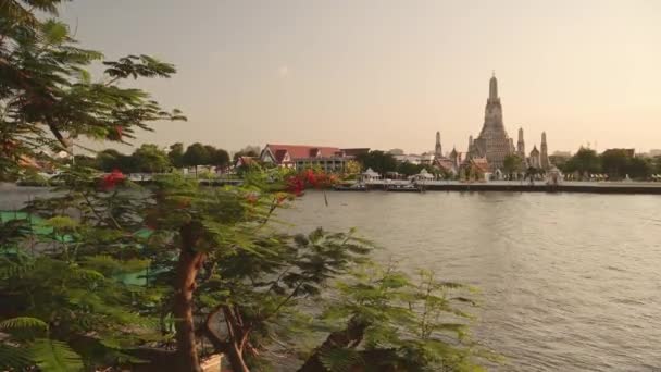 Thailand Bangkok Sunset River City Scene Cityscape Skyline Buddhist Temple — Stock video