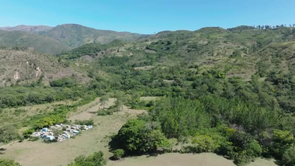 Panorama Aereo Colpo Terreno Verde Nelle Montagne Della Repubblica Dominicana — Video Stock