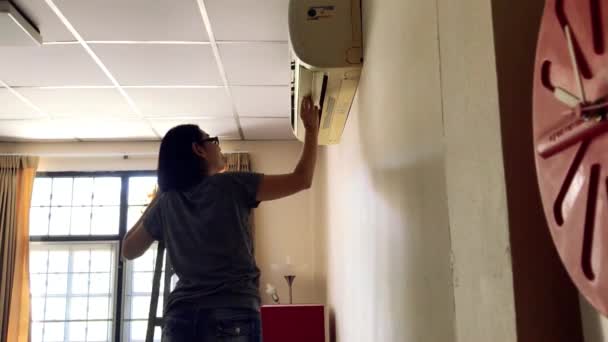Asian Middle Aged Woman Cleaning Air Conditioner Herself — Wideo stockowe