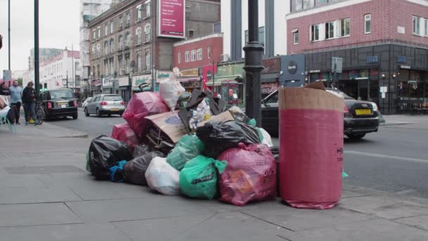 Lixo Bin Acumulação Londres Dia Cidade — Vídeo de Stock