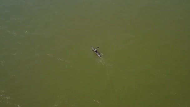 Flygfoto Person Kajakpaddling Rhône Floden Frankrike Lutning Drönare Skott — Stockvideo