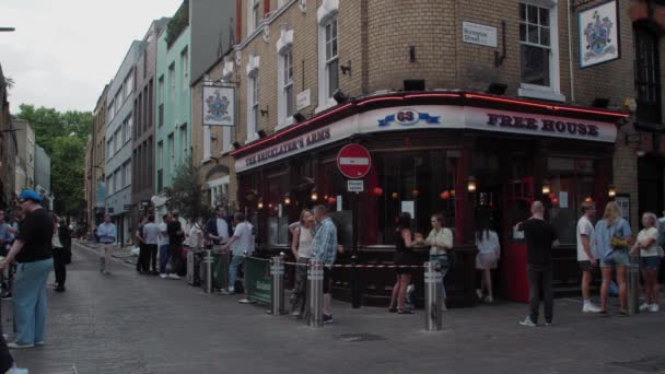 Londyn Pub Zewnątrz Ludzie Pijący Pracy Lato — Wideo stockowe