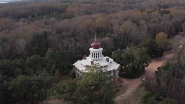 Aufstehende Und Schwenkende Luftaufnahme Des Historischen Achteckigen Antebellum Herrenhauses Longwood — Stockvideo