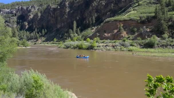 Menschen Beim Rafting Auf Dem Colorado River Auf Halbem Weg — Stockvideo