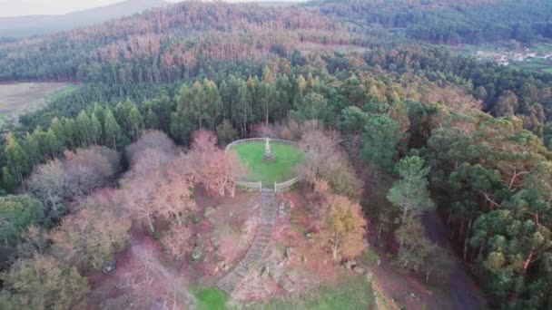 Dron Powietrzny Tyłu Poruszający Się Strzał Nad Cruceiro Nad Zieloną — Wideo stockowe