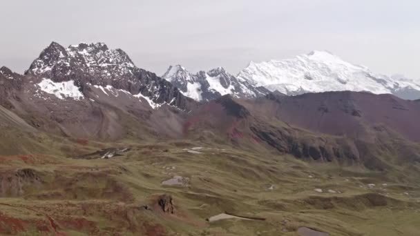 Drone Shot Van Een Bobbie Mountain — Stockvideo